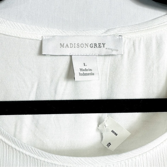 NWT Madison Grey Women’s Sz Large White Short Roll Tab Sleeve Round Neck Blouse - Picture 3 of 7